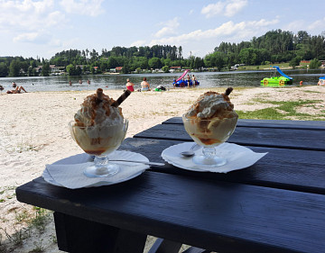 Třídy 8.A a 7.A všechny moc zdraví.