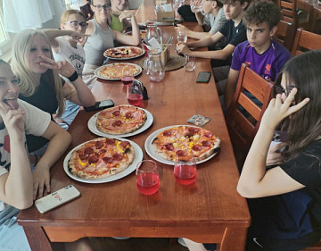 7.C v Da Ezio vyrábí vlastní pizzu
